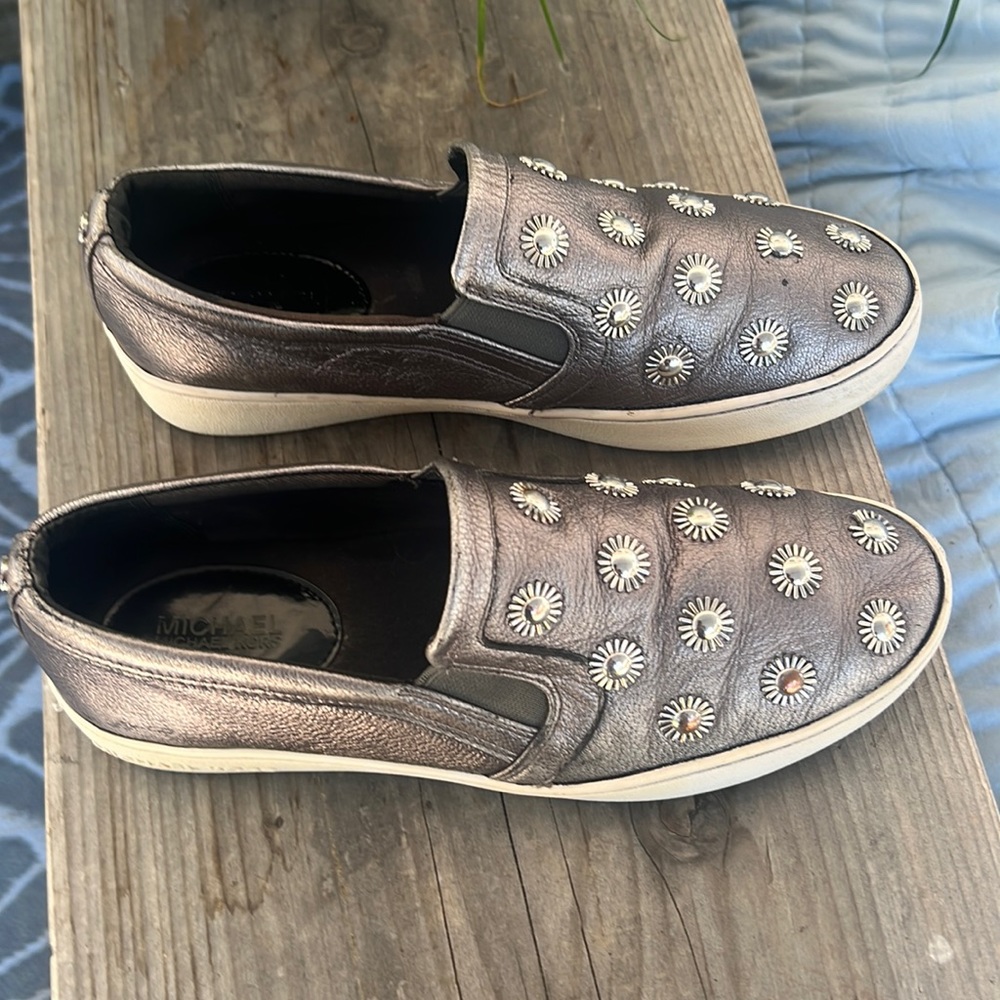 Micheal Kors silver sunburst leather slip on sneakers woman’s size 7 very cute!